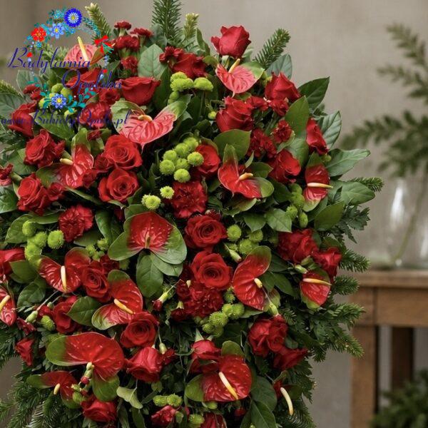 Wieniec pogrzebowy kropla na stojaku w kolorze czerwieni bordo i zieleni z anthurium